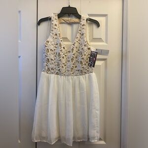 Elegant White Lace Woman’s Dress